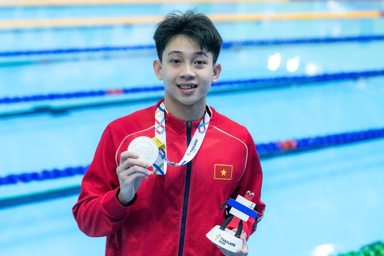 "R&aacute;i c&aacute; s&ocirc;ng Gianh" Huy Ho&agrave;ng lần thứ 5 gi&agrave;nh HCV bơi 1500m SEA Games, visual k&igrave;nh ngư HCB b&ecirc;n cạnh cũng hot kh&ocirc;ng k&eacute;m- Ảnh 3.