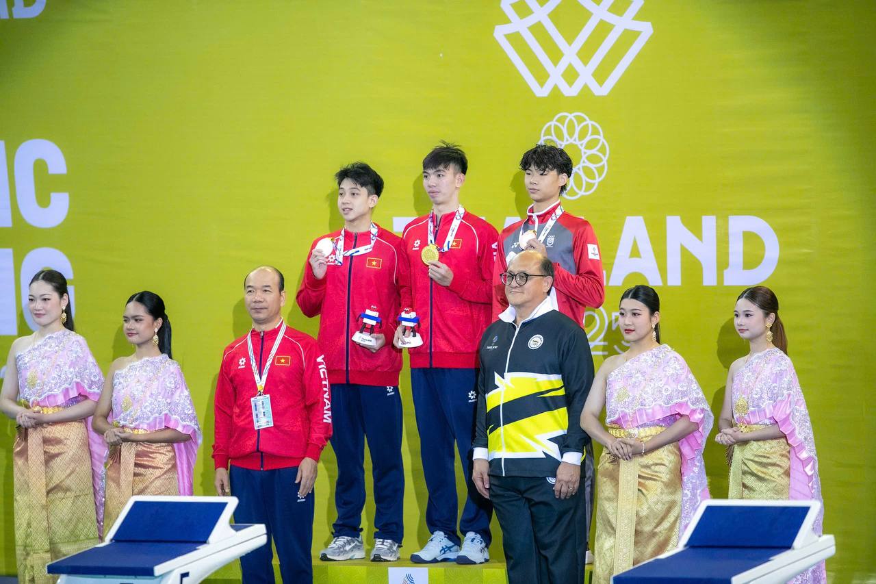 "R&aacute;i c&aacute; s&ocirc;ng Gianh" Huy Ho&agrave;ng lần thứ 5 gi&agrave;nh HCV bơi 1500m SEA Games, visual k&igrave;nh ngư HCB b&ecirc;n cạnh cũng hot kh&ocirc;ng k&eacute;m- Ảnh 12.