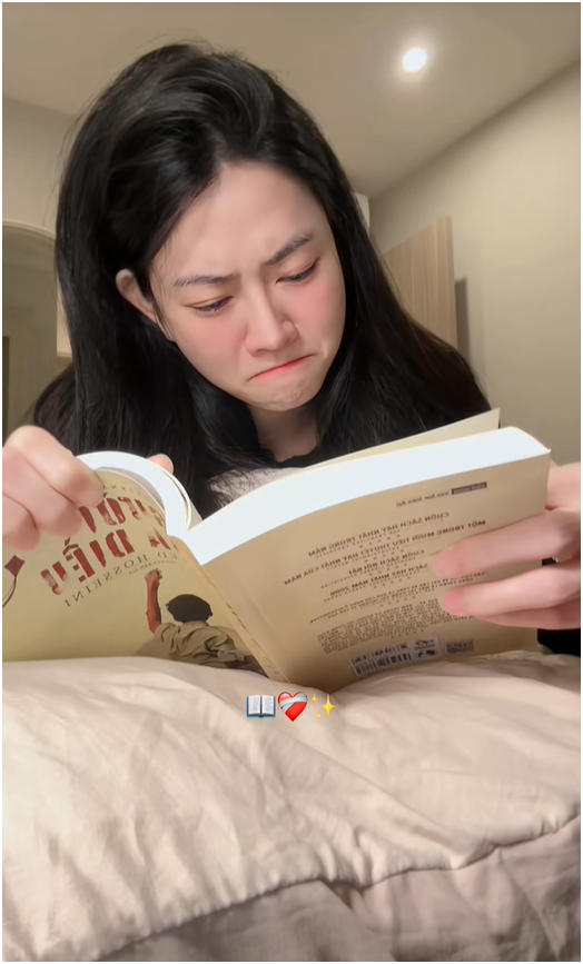 Lê Bống khóc tức tưởi khi đọc sách, 1 điểm “bất thường” lộ ra?- Ảnh 2.