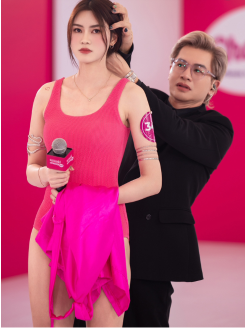 Ngắm đôi chân dài 1m15 của mỹ nhân đấu kiếm Việt, "bản sao Hoa hậu Đỗ Hà" ở SEA Games 33 - Ảnh 7. Ngắm đôi chân dài 1m15 của mỹ nhân đấu kiếm Việt, "bản sao Hoa hậu Đỗ Hà" ở SEA Games 33 - Ảnh 7.