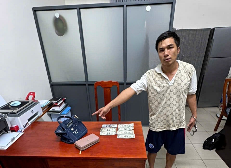 Bắt giữ nghi phạm cướp vàng giả ở Tây Ninh: Diễn biến vụ án gây chú ý - Ảnh 1.