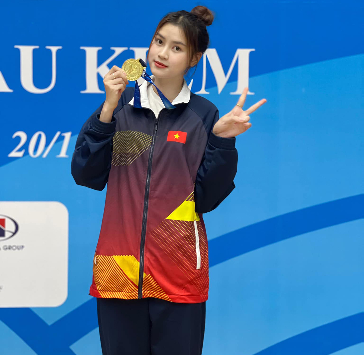 Ngắm đôi chân dài 1m15 của mỹ nhân đấu kiếm Việt, "bản sao Hoa hậu Đỗ Hà" ở SEA Games 33 - Ảnh 1. Ngắm đôi chân dài 1m15 của mỹ nhân đấu kiếm Việt, "bản sao Hoa hậu Đỗ Hà" ở SEA Games 33 - Ảnh 1.