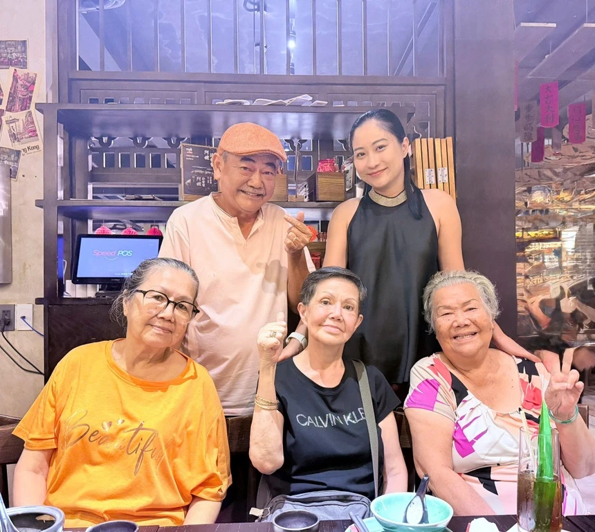 Cuộc sống vợ chồng son của nam NSND kết hôn ở tuổi U70, vợ kém 3 con giáp - Ảnh 2. Cuộc sống vợ chồng son của nam NSND kết hôn ở tuổi U70, vợ kém 3 con giáp - Ảnh 2.