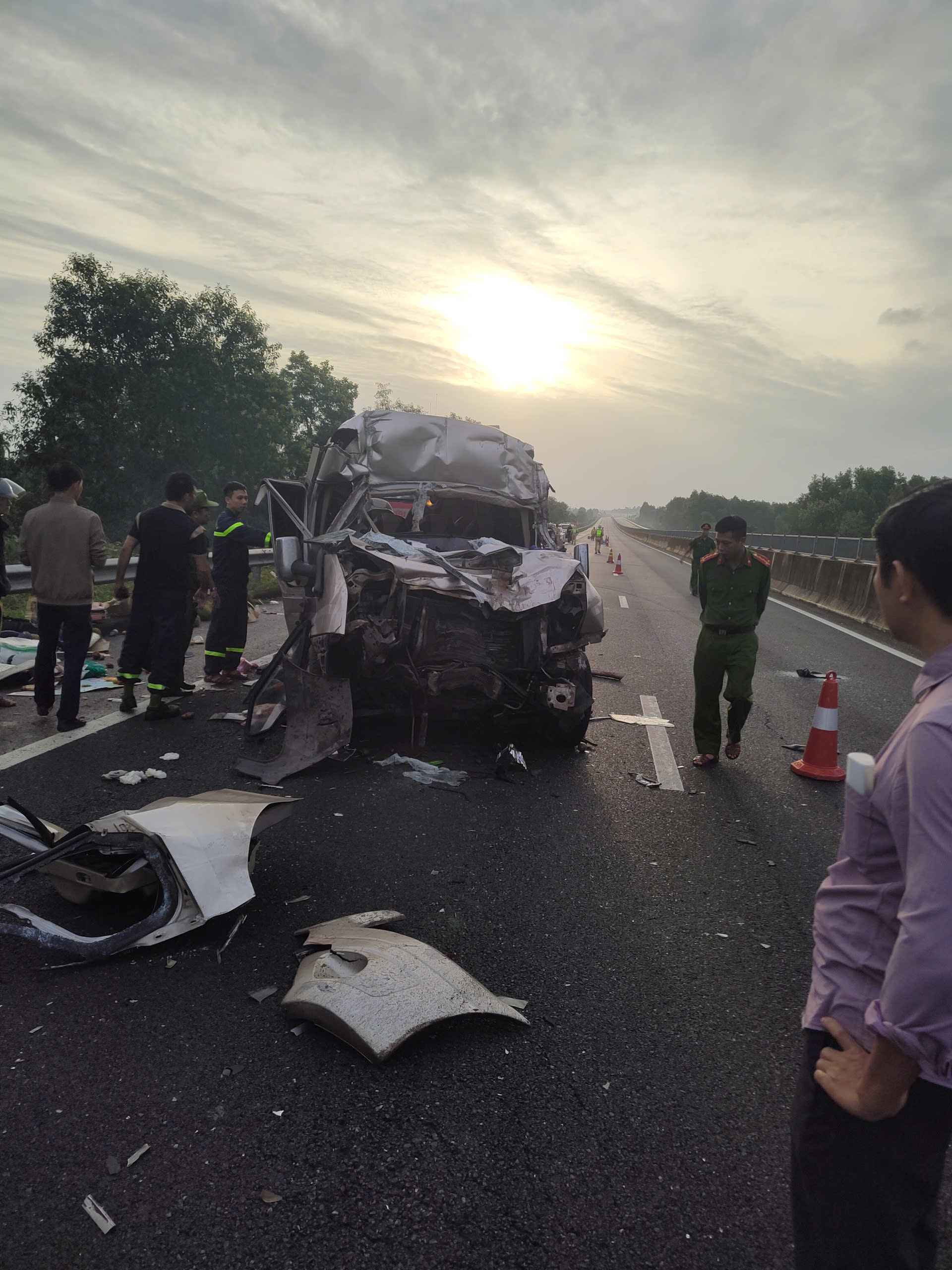 Khởi tố vụ án tai nạn giao thông 4 người chết trên cao tốc Đà Nẵng - Ảnh 1. Khởi tố vụ án tai nạn giao thông 4 người chết trên cao tốc Đà Nẵng - Ảnh 1.