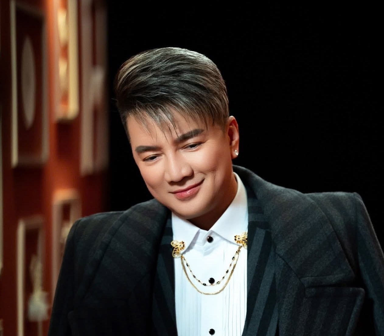 Đường tình ông hoàng nhạc Việt: Nói yêu Mỹ Tâm, âm thầm lấy vợ hơn 17 tuổi, U60 "trai gái đều không"- Ảnh 3.