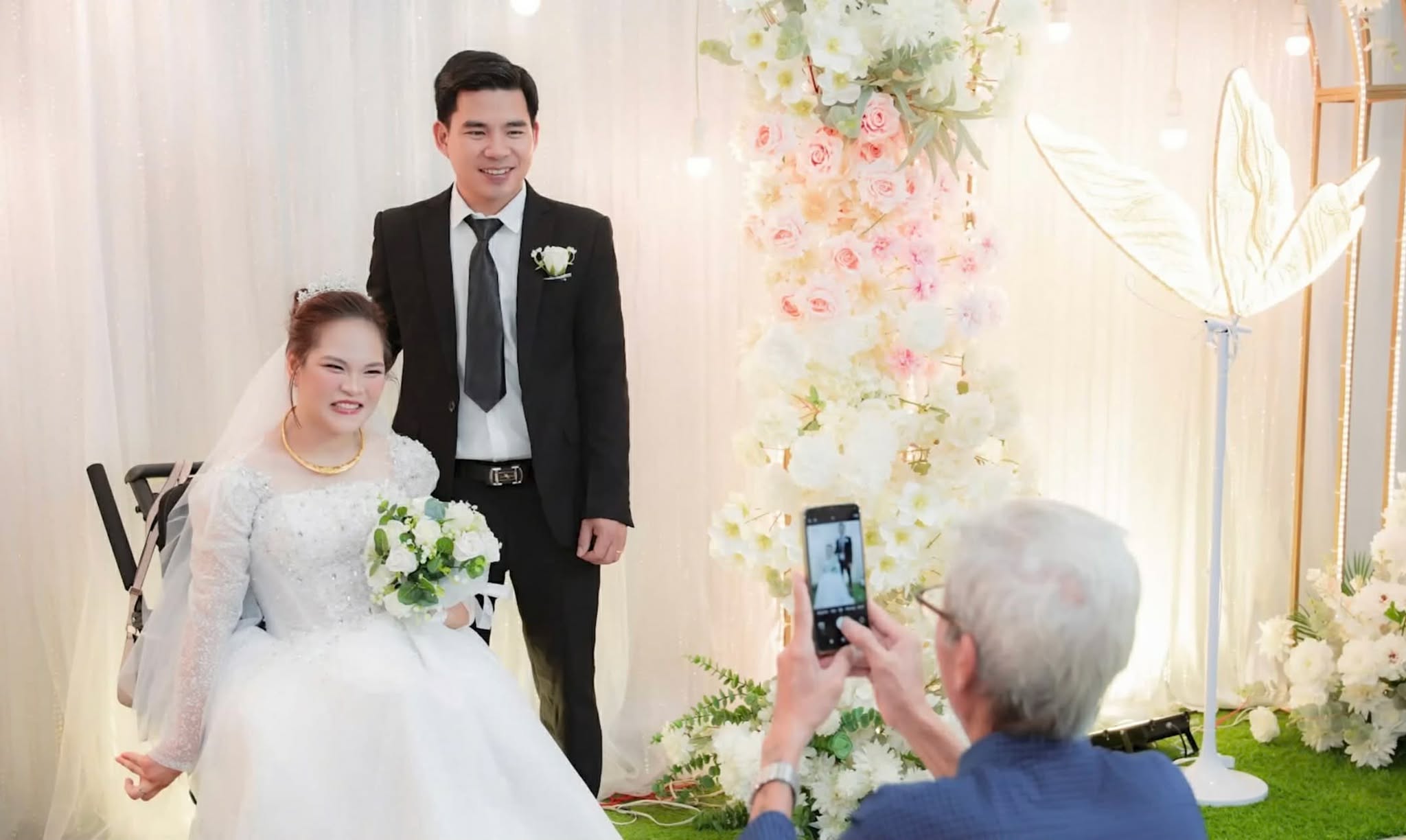 Anh chàng điển trai cưới cô gái ngồi xe lăn, cực thích một điều ở vợ, hứa sẽ yêu hết đời - Ảnh 3.