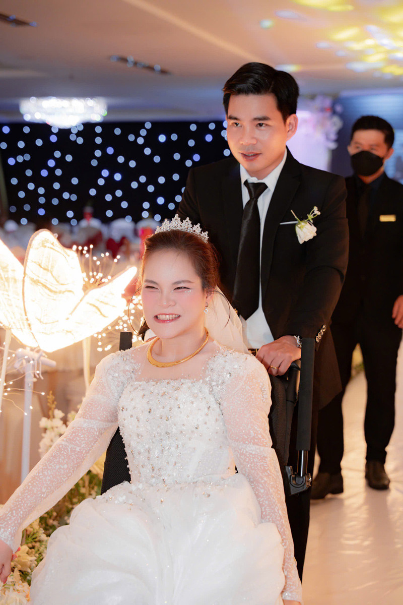 Anh chàng điển trai cưới cô gái ngồi xe lăn, cực thích một điều ở vợ, hứa sẽ yêu hết đời - Ảnh 4.