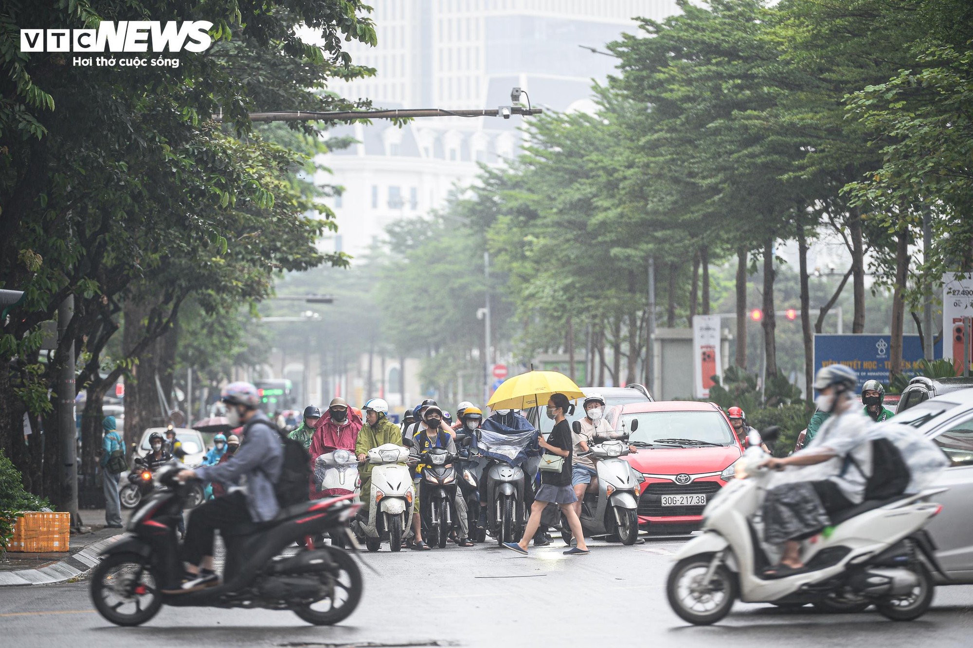 Ngày đầu camera AI hoạt động Tại Hà Nội: Giao thông trật tự hơn giữa mưa rét - Ảnh 13.
