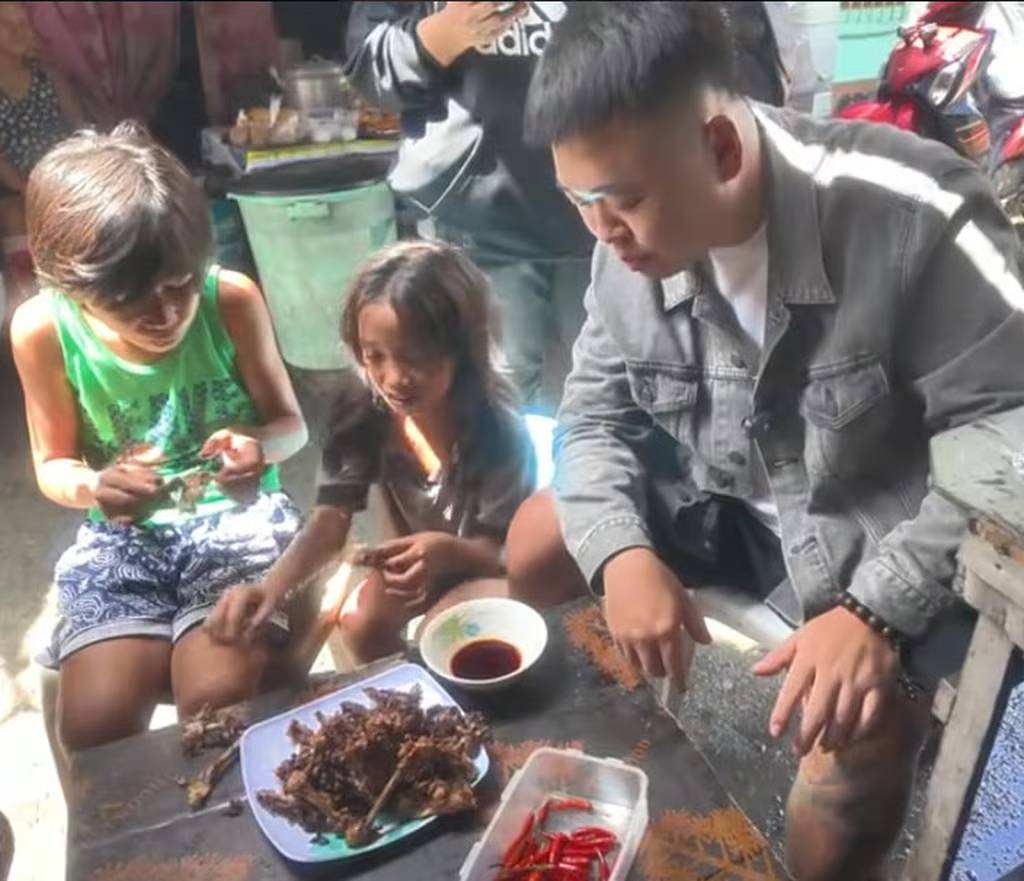 Gà rán second - hand pagpag: Món ăn gây sốt mạng xã hội - Ảnh 3. Gà rán second - hand pagpag: Món ăn gây sốt mạng xã hội - Ảnh 3.