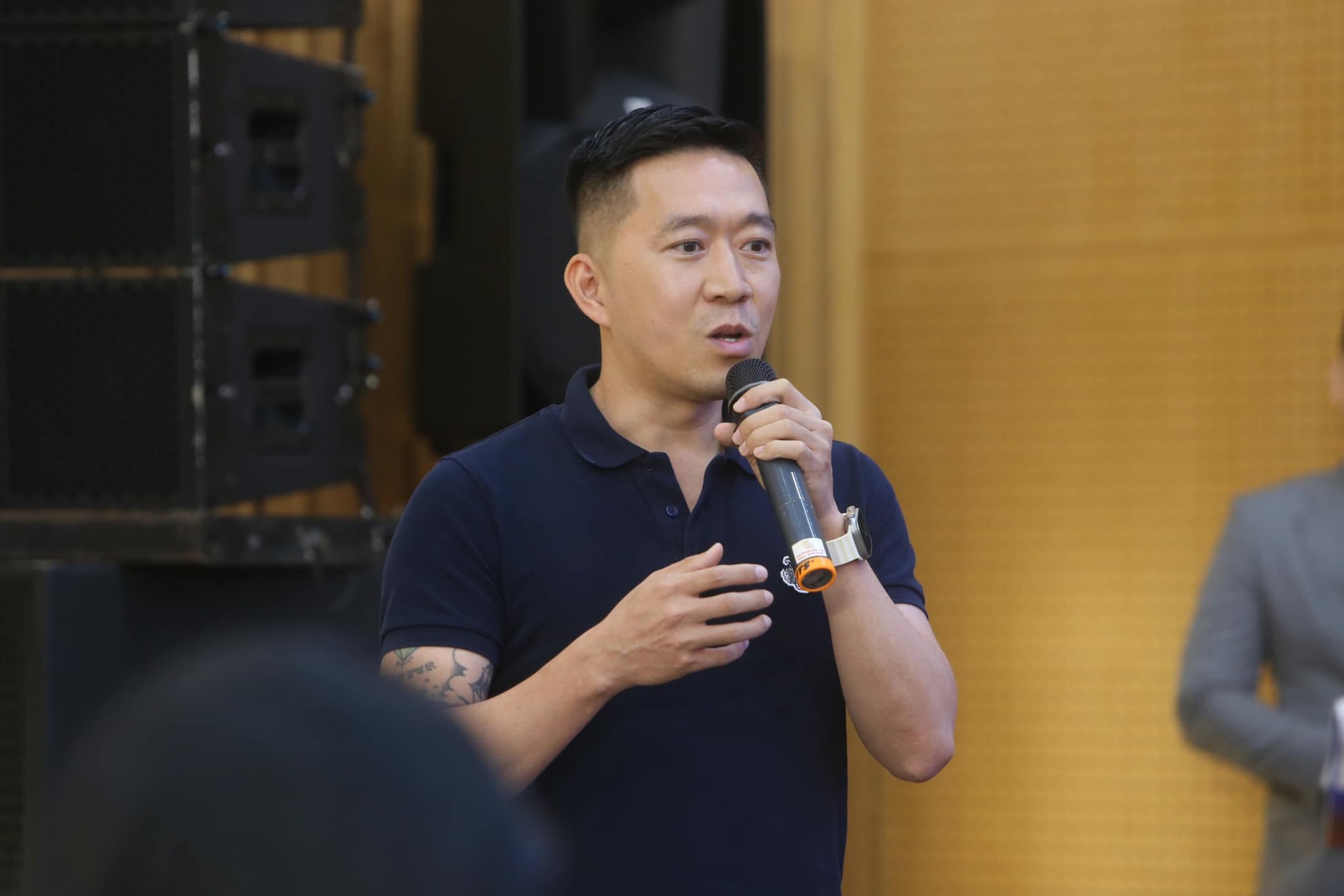 Lần đầu có phim Việt mỗi suất chiếu chỉ bán được nửa vé, đạo diễn than nghèo khiến dân tình ngán tận cổ- Ảnh 3. Lần đầu có phim Việt mỗi suất chiếu chỉ bán được nửa vé, đạo diễn than nghèo khiến dân tình ngán tận cổ- Ảnh 3.