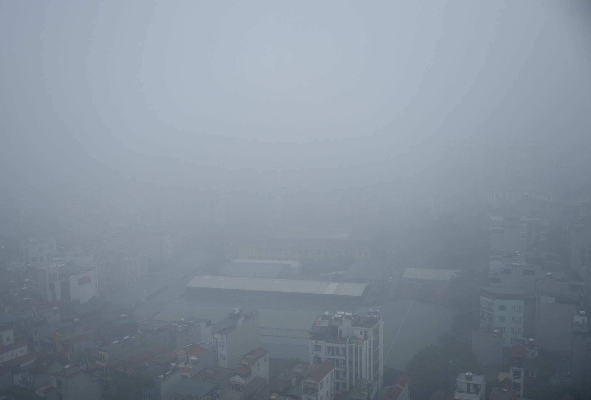 Sáng thứ Bảy, Hà Nội khác lạ khi hứng trọn combo sương mù, ô nhiễm, mưa lạnh- Ảnh 15. Sáng thứ Bảy, Hà Nội khác lạ khi hứng trọn combo sương mù, ô nhiễm, mưa lạnh- Ảnh 15.