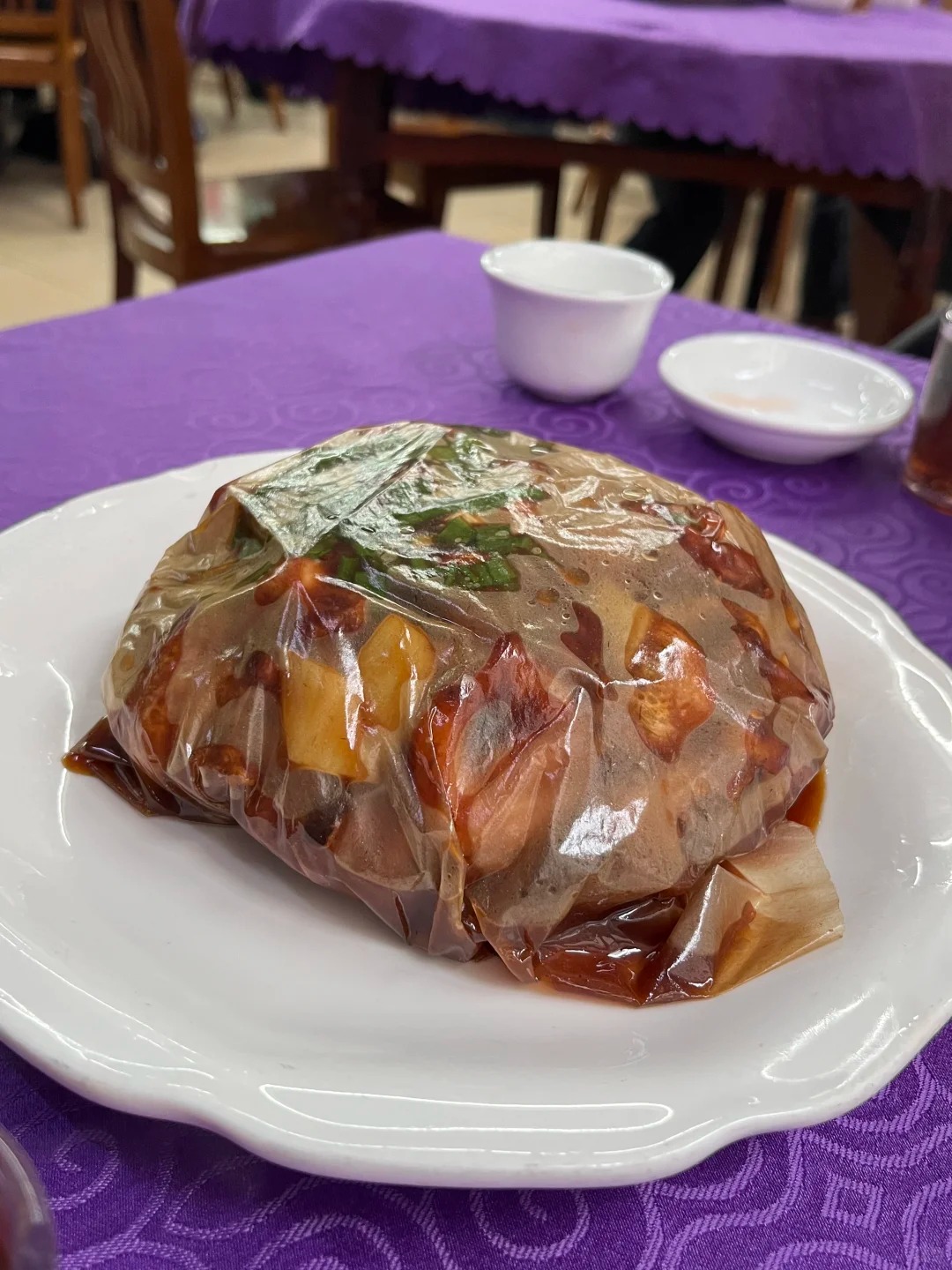 Gà bọc giấy Ngô Châu: Khám phá món ngon 160 năm tại Quảng Tây - Ảnh 2.