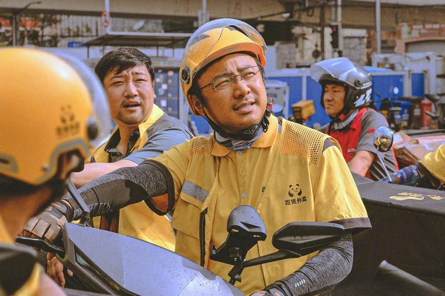 Đời sống của shipper: Khi dối trá và áp lực xã hội đè nặng - Ảnh 1. Đời sống của shipper: Khi dối trá và áp lực xã hội đè nặng - Ảnh 1.