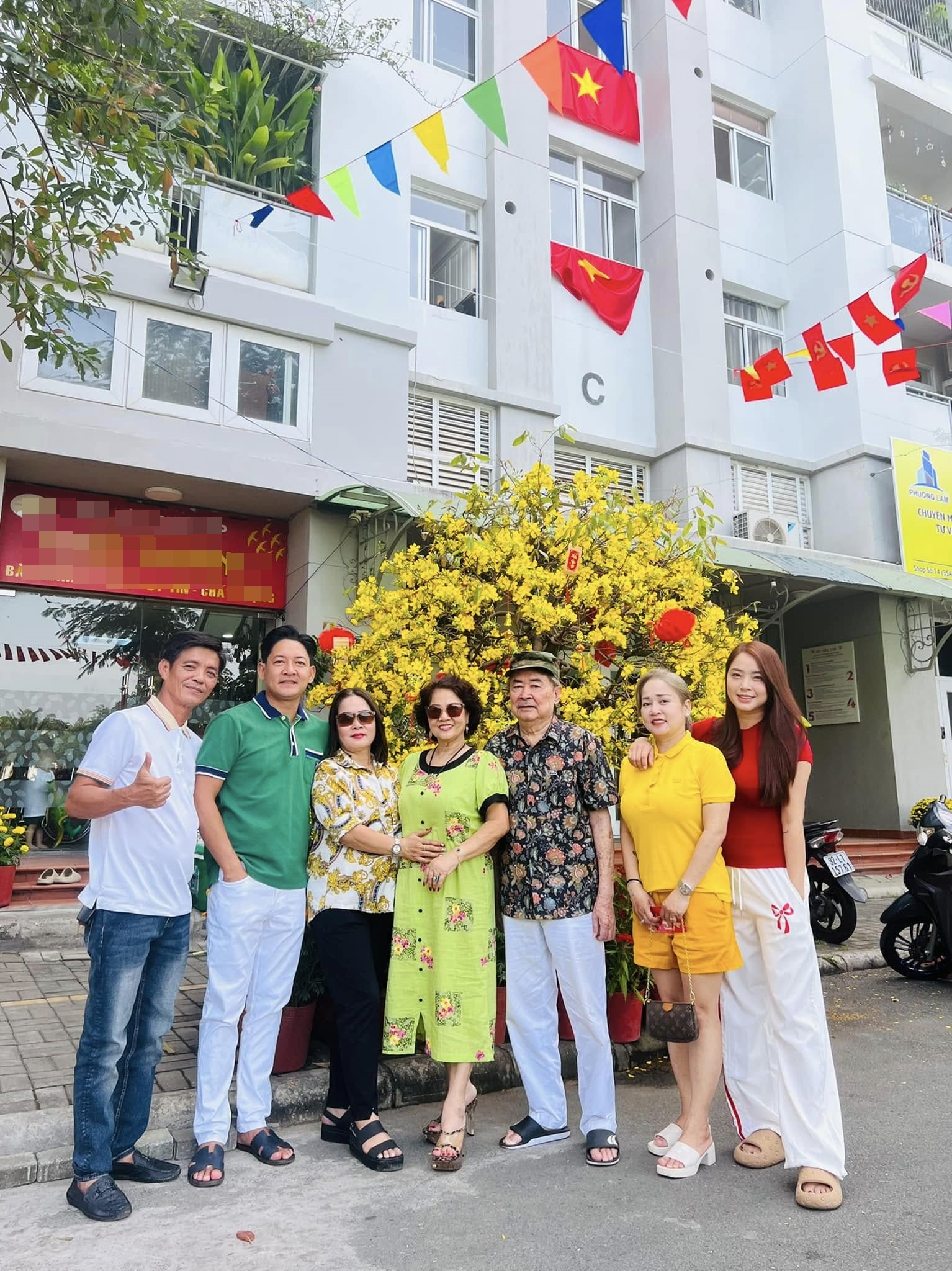 Nam NSƯT được hứa “bị gì thì xin Nhà nước phong làm anh hùng”: U80 giàu có, chủ công ty yến sào nổi tiếng - Ảnh 5. Nam NSƯT được hứa “bị gì thì xin Nhà nước phong làm anh hùng”: U80 giàu có, chủ công ty yến sào nổi tiếng - Ảnh 5.