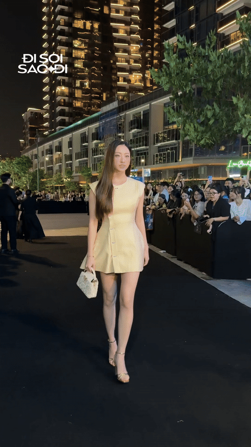 Lương Thùy Linh khoe cặp "kiếm Nhật" 1m22 trên thảm đen, nhan sắc qua camera thường lần này thế nào?- Ảnh 2. Lương Thùy Linh khoe cặp "kiếm Nhật" 1m22 trên thảm đen, nhan sắc qua camera thường lần này thế nào?- Ảnh 2.