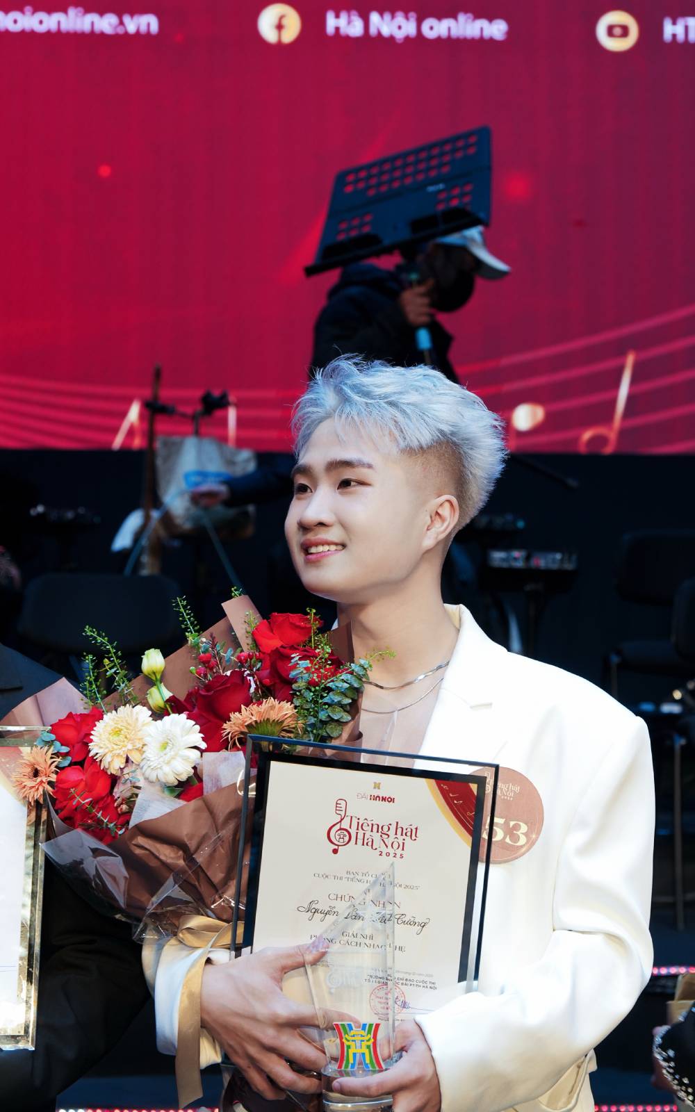 Á quân Tiếng hát Hà Nội: Điển trai, thủ khoa âm nhạc Trường Thăng Long - Ảnh 1. Á quân Tiếng hát Hà Nội: Điển trai, thủ khoa âm nhạc Trường Thăng Long - Ảnh 1.