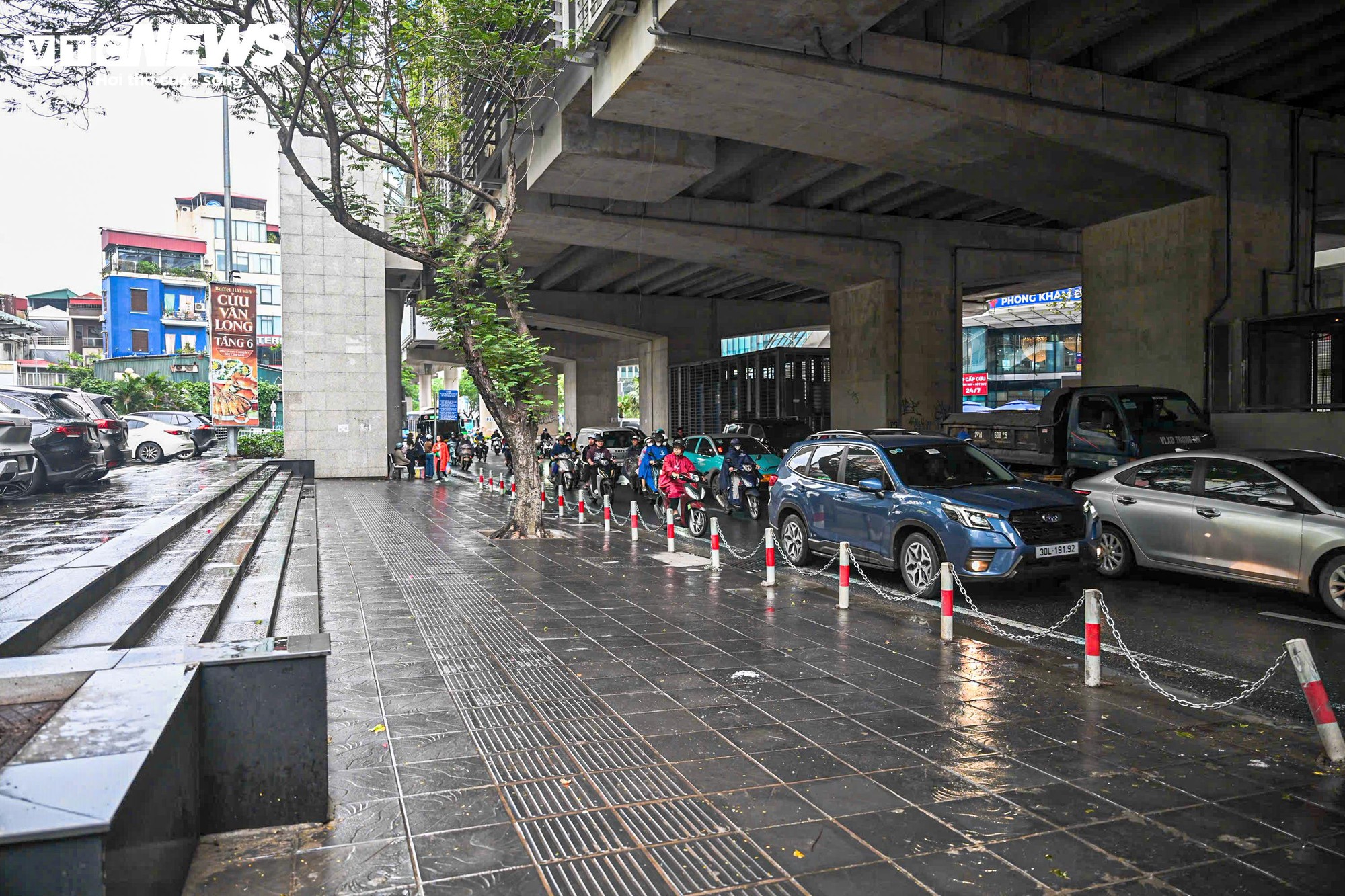 Ngày đầu camera AI hoạt động Tại Hà Nội: Giao thông trật tự hơn giữa mưa rét - Ảnh 7.