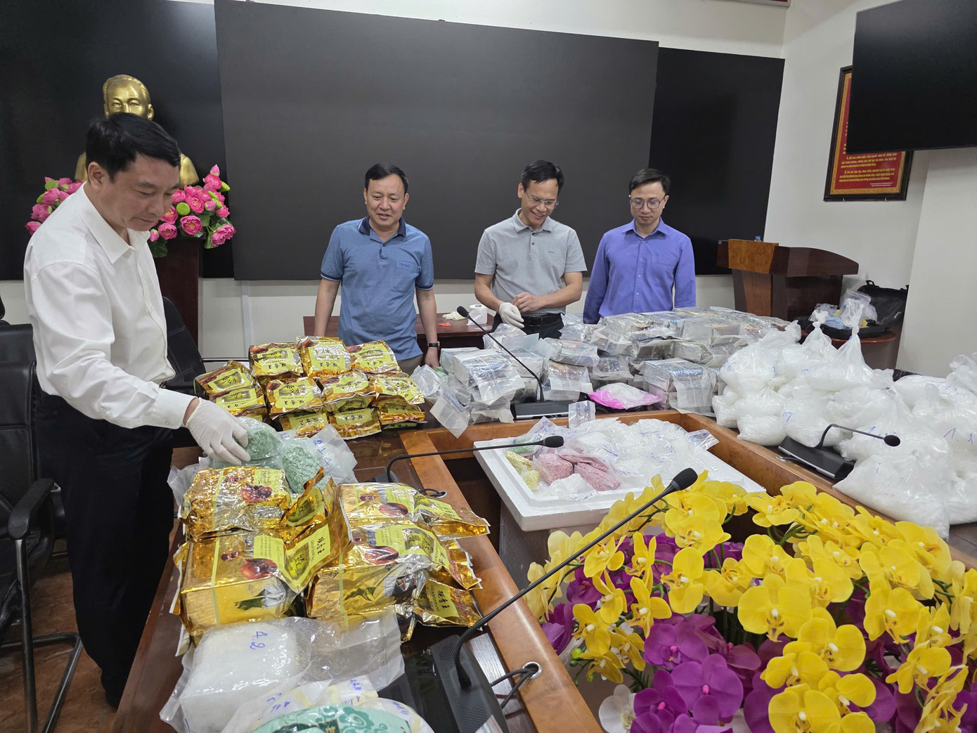 Thứ trưởng Bộ C&ocirc;ng an ph&aacute;t biểu về chuy&ecirc;n &aacute;n ma t&uacute;y ngh&igrave;n tỷ 1025C - Ảnh 1.