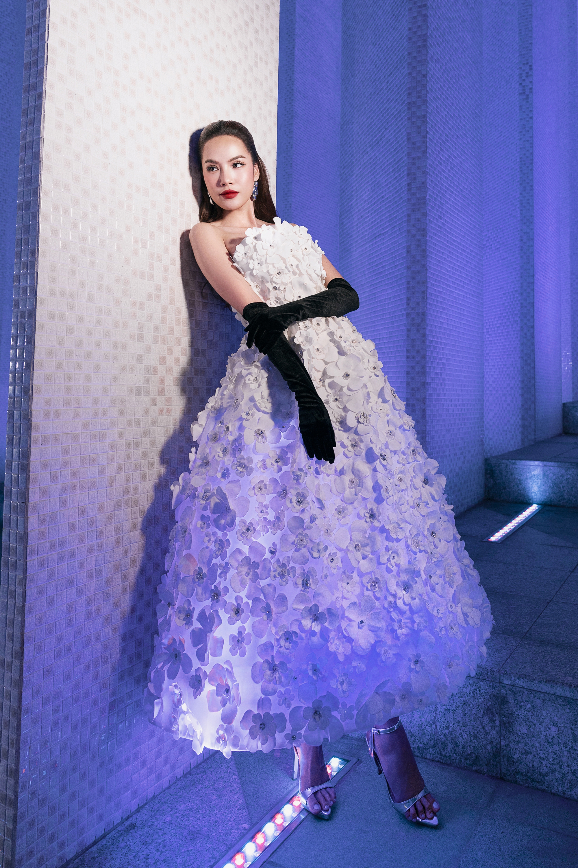 Yến Nhi lên đồ hở bạo, cặp Hoa hậu - diễn viên bị "tóm" thân thiết khác thường - Ảnh 6. Yến Nhi lên đồ hở bạo, cặp Hoa hậu - diễn viên bị "tóm" thân thiết khác thường - Ảnh 6.