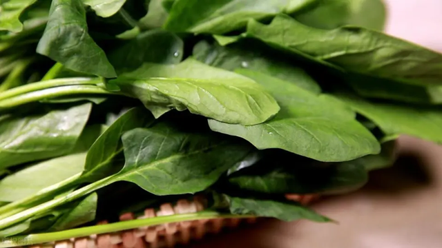 10 loại rau dễ ngậm thuốc trừ sâu nhất chợ, chọn mua nhớ chú ý 4 điểm này- Ảnh 1.