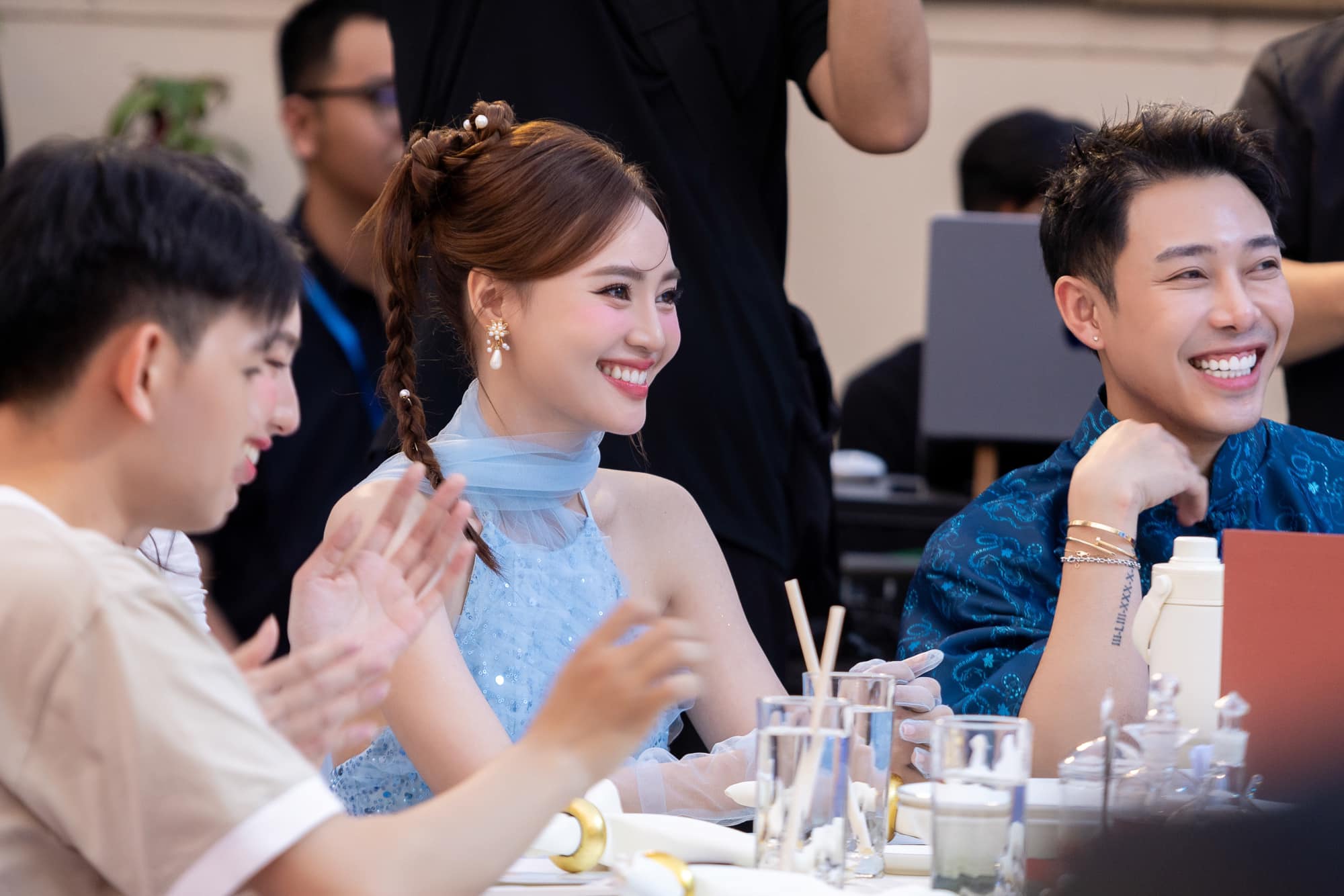 Vbiz hiện tại không ai có nụ cười đẹp hơn thế này: Vừa hé môi đã thành huyền thoại, băng vạn năm cũng phải tan chảy- Ảnh 3. Vbiz hiện tại không ai có nụ cười đẹp hơn thế này: Vừa hé môi đã thành huyền thoại, băng vạn năm cũng phải tan chảy- Ảnh 3.