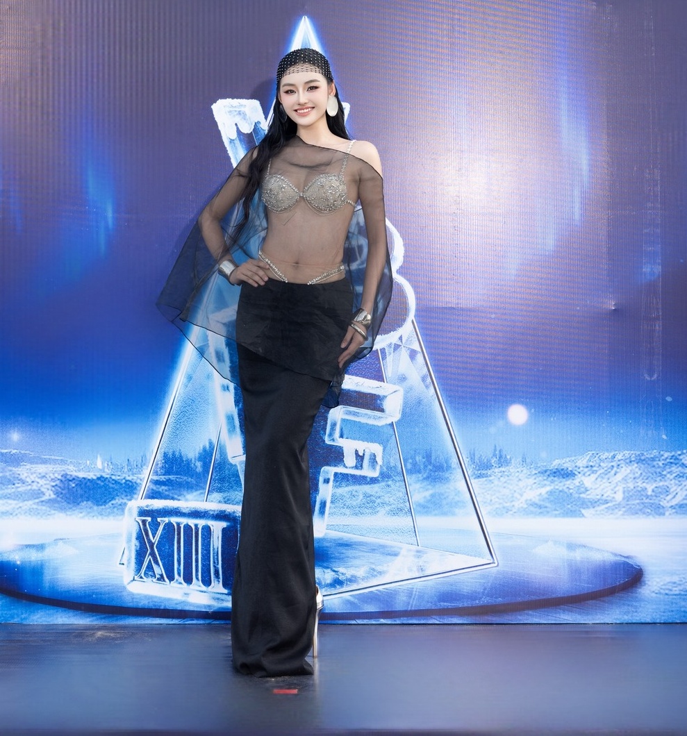 Yến Nhi lên đồ hở bạo, cặp Hoa hậu - diễn viên bị "tóm" thân thiết khác thường - Ảnh 1. Yến Nhi lên đồ hở bạo, cặp Hoa hậu - diễn viên bị "tóm" thân thiết khác thường - Ảnh 1.