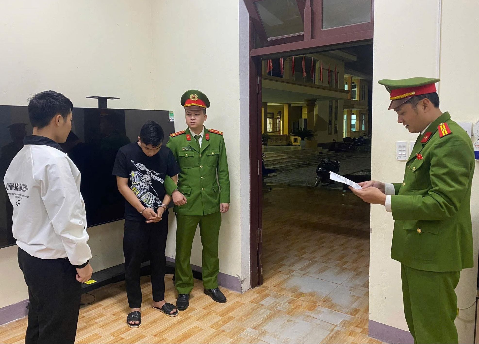 Trộm ôtô đi đón bạn gái, thanh niên 20 tuổi bị bắt giam ở Quảng Trị - Ảnh 1.