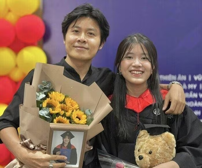 Đón con gái rượu về Việt Nam, hot dad Nguyễn Văn Chung "kêu trời" vì khả năng shopping ái nữ - Ảnh 5. Đón con gái rượu về Việt Nam, hot dad Nguyễn Văn Chung "kêu trời" vì khả năng shopping ái nữ - Ảnh 5.