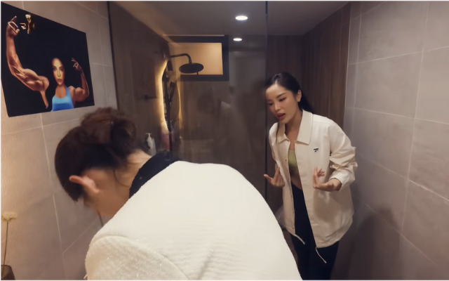 Giúp việc đến cọ toilet, bị Kỳ Duyên quát thẳng vào mặt: "Giờ em đổ lỗi cho khách hàng phải không?" - Ảnh 3. Giúp việc đến cọ toilet, bị Kỳ Duyên quát thẳng vào mặt: "Giờ em đổ lỗi cho khách hàng phải không?" - Ảnh 3.