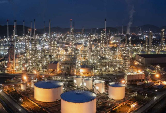 Khoan sâu dưới đáy biến, phát hiện 9 giếng dầu khổng lồ: Trữ lượng hơn 600 triệu thùng, chủ sở hữu là quốc gia chưa từng khai thác dầu - Ảnh 1.