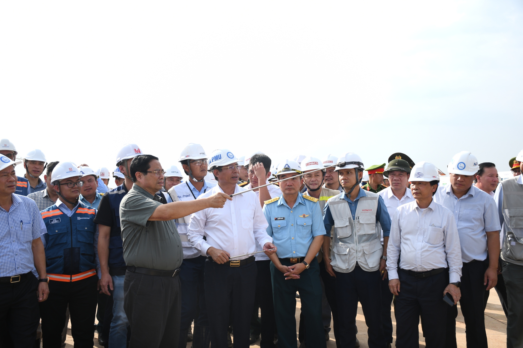 Thủ tướng Phạm Minh Chính kiểm tra sân bay Long Thành trước chuyến bay kỹ thuật đầu tiên - Ảnh 1. Thủ tướng Phạm Minh Chính kiểm tra sân bay Long Thành trước chuyến bay kỹ thuật đầu tiên - Ảnh 1.
