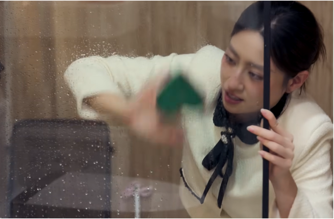 Giúp việc đến cọ toilet, bị Kỳ Duyên quát thẳng vào mặt: "Giờ em đổ lỗi cho khách hàng phải không?" - Ảnh 7. Giúp việc đến cọ toilet, bị Kỳ Duyên quát thẳng vào mặt: "Giờ em đổ lỗi cho khách hàng phải không?" - Ảnh 7.