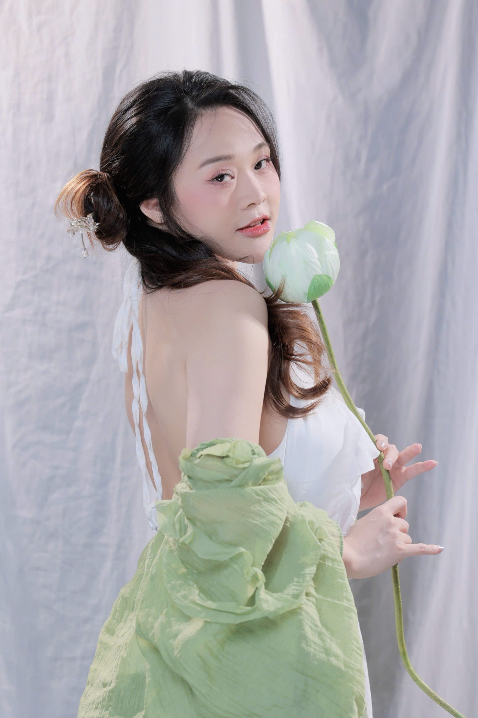 Sao Mai Diệu Thúy làm đêm nhạc riêng, hé lộ hình ảnh là một chiến sĩ công an - Ảnh 5. Sao Mai Diệu Thúy làm đêm nhạc riêng, hé lộ hình ảnh là một chiến sĩ công an - Ảnh 5.