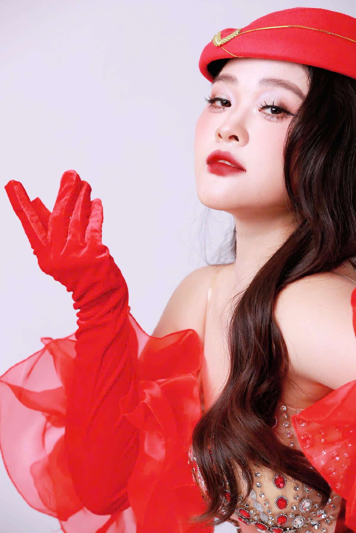 Sao Mai Diệu Thúy làm đêm nhạc riêng, hé lộ hình ảnh là một chiến sĩ công an - Ảnh 3. Sao Mai Diệu Thúy làm đêm nhạc riêng, hé lộ hình ảnh là một chiến sĩ công an - Ảnh 3.