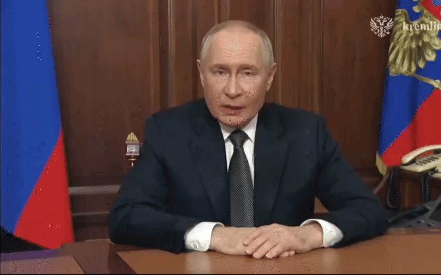 Lenta: Binh biến lớn nhất Ukraine, 4000 binh sĩ "nổi loạn"– EU sốc trước quyết định của TT Putin với Kiev - Ảnh 2.