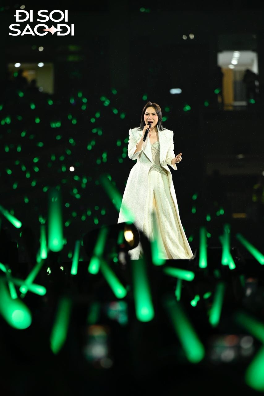 Mỹ Tâm công khai danh tính người đàn ông bí mật giữa live concert- Ảnh 2. Mỹ Tâm công khai danh tính người đàn ông bí mật giữa live concert- Ảnh 2.