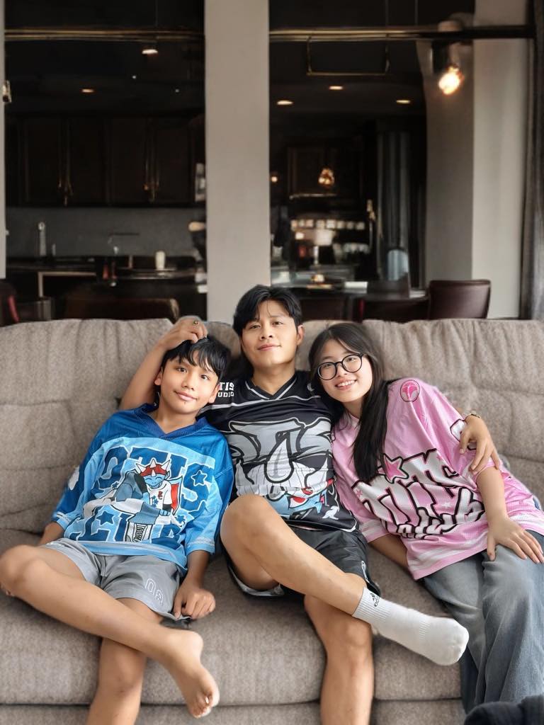 Đón con gái rượu về Việt Nam, hot dad Nguyễn Văn Chung "kêu trời" vì khả năng shopping ái nữ - Ảnh 4. Đón con gái rượu về Việt Nam, hot dad Nguyễn Văn Chung "kêu trời" vì khả năng shopping ái nữ - Ảnh 4.