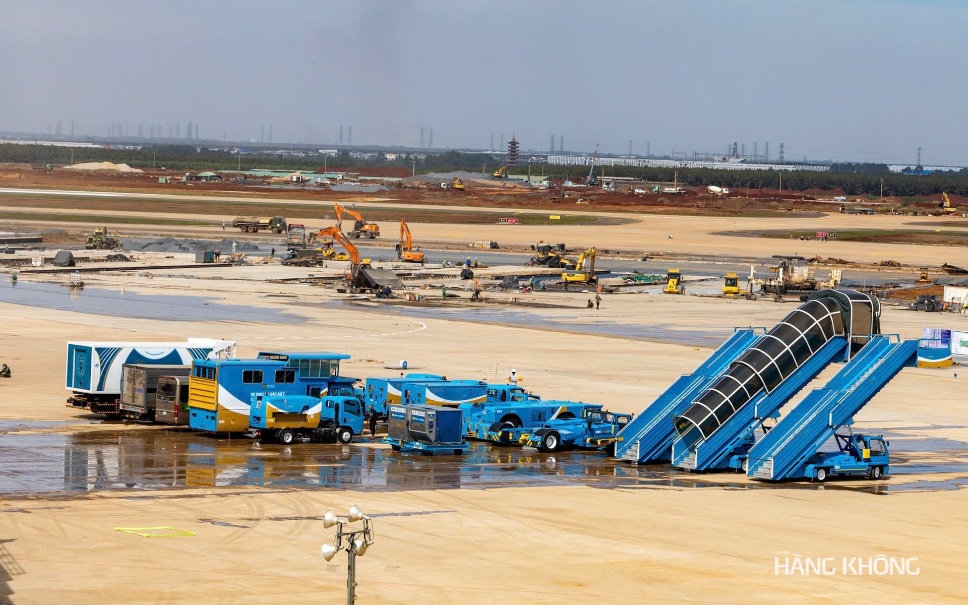 Thời khắc lịch sử: Siêu máy bay hạ cánh thành công, chính thức 'xông đất' sân bay 16 tỷ USD của Việt Nam - Ảnh 3.