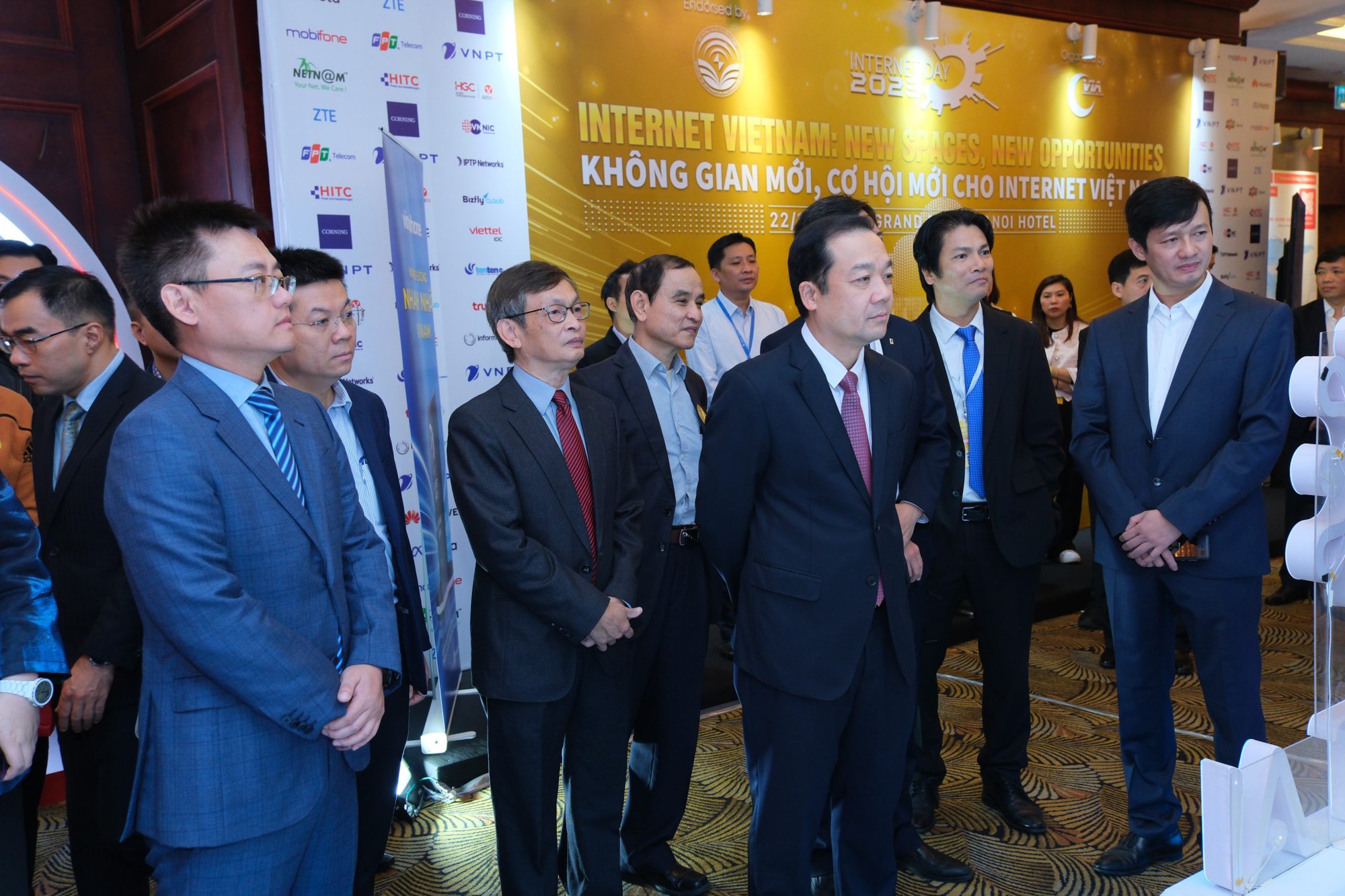 Internet Day 2025 sắp diễn ra: Việt Nam đặt cược v&agrave;o &ldquo;Kh&ocirc;ng gian số tin cậy&rdquo; trong kỷ nguy&ecirc;n AI b&ugrave;ng nổ- Ảnh 2.