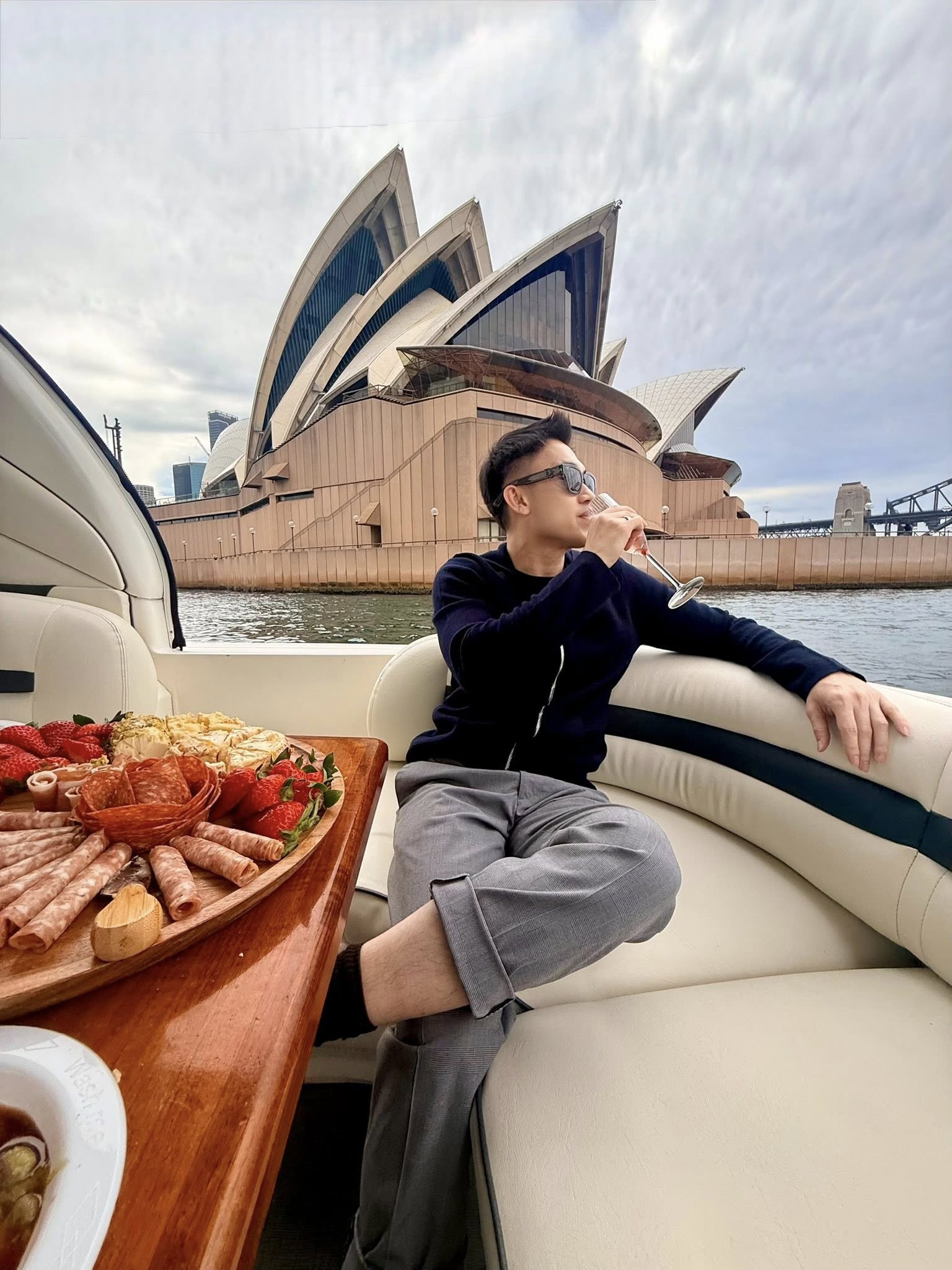 Nam ca sĩ có nhà từ Việt Nam đến Mỹ: 41 tuổi chưa vợ, muốn cưới 1 người như "tình cũ" của Trấn Thành - Ảnh 5. Nam ca sĩ có nhà từ Việt Nam đến Mỹ: 41 tuổi chưa vợ, muốn cưới 1 người như "tình cũ" của Trấn Thành - Ảnh 5.