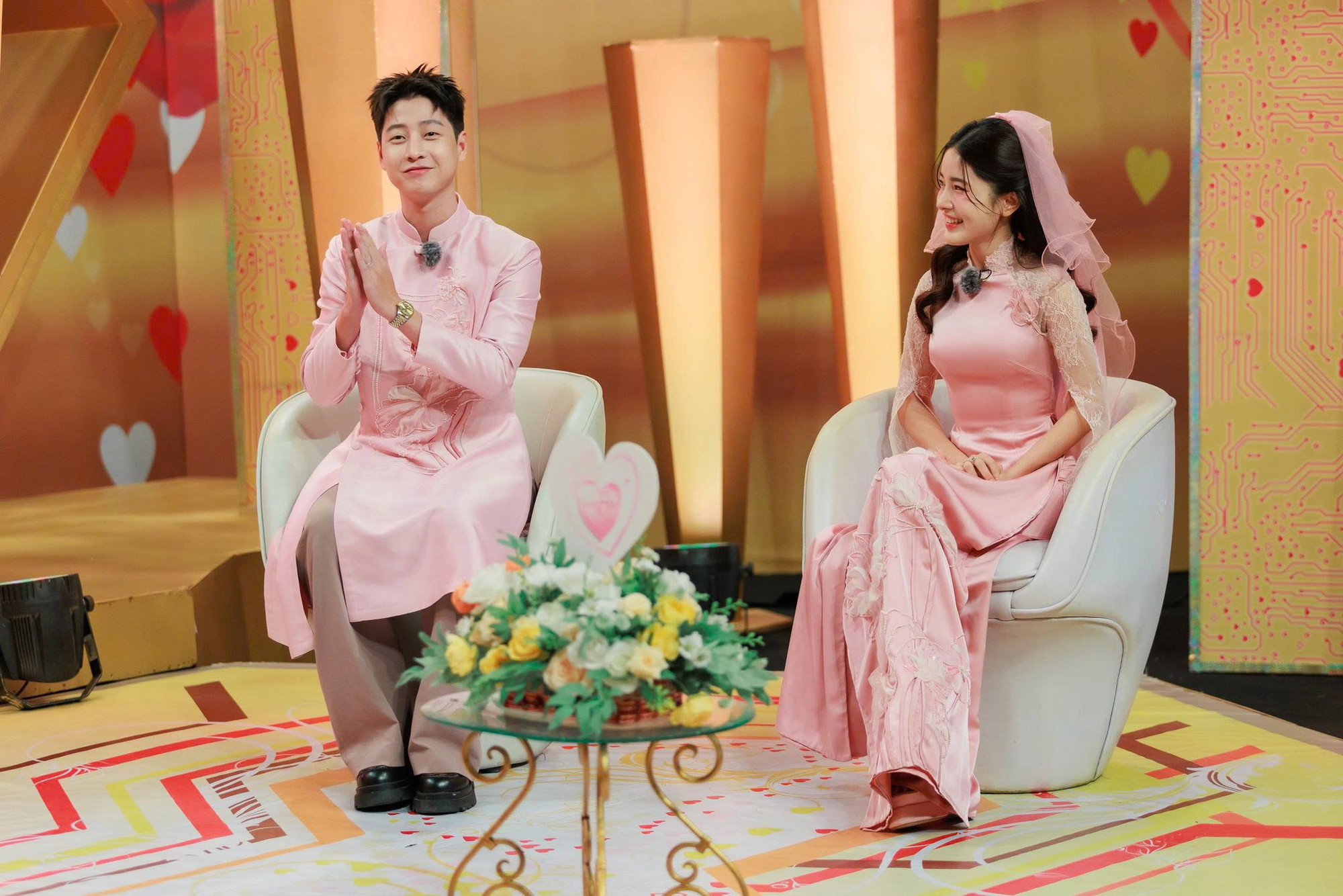 Nam TikToker mới cưới tiết lộ "tật lạ" khi ngủ, trưa hay tối đều muốn vợ làm điều này - Ảnh 1. Nam TikToker mới cưới tiết lộ "tật lạ" khi ngủ, trưa hay tối đều muốn vợ làm điều này - Ảnh 1.