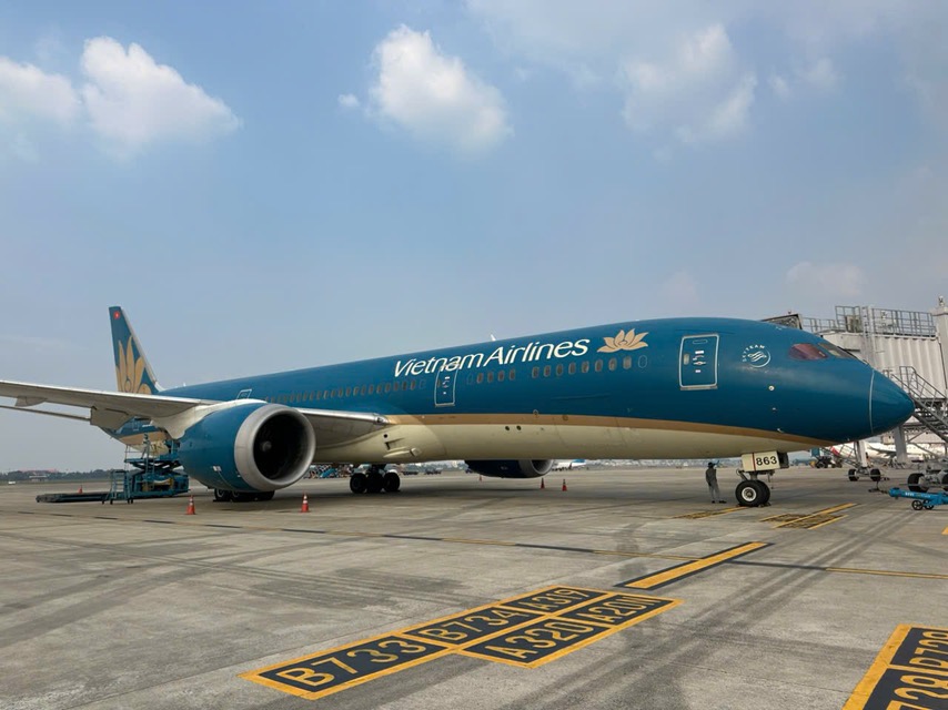 Thời khắc lịch sử: Siêu máy bay hạ cánh thành công, chính thức 'xông đất' sân bay 16 tỷ USD của Việt Nam - Ảnh 2.