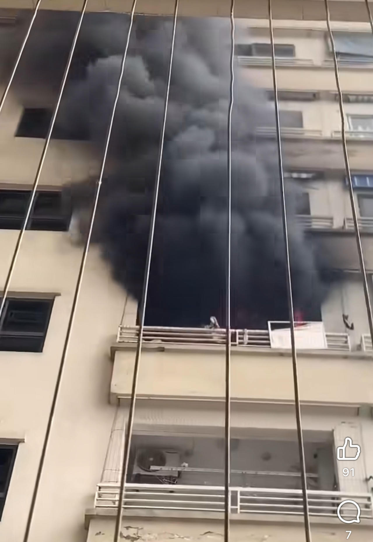 Cháy chung cư Hà Nội: Hàng trăm cư dân hoảng loạn sơ tán khi lửa bùng phát - Ảnh 1. Cháy chung cư Hà Nội: Hàng trăm cư dân hoảng loạn sơ tán khi lửa bùng phát - Ảnh 1.