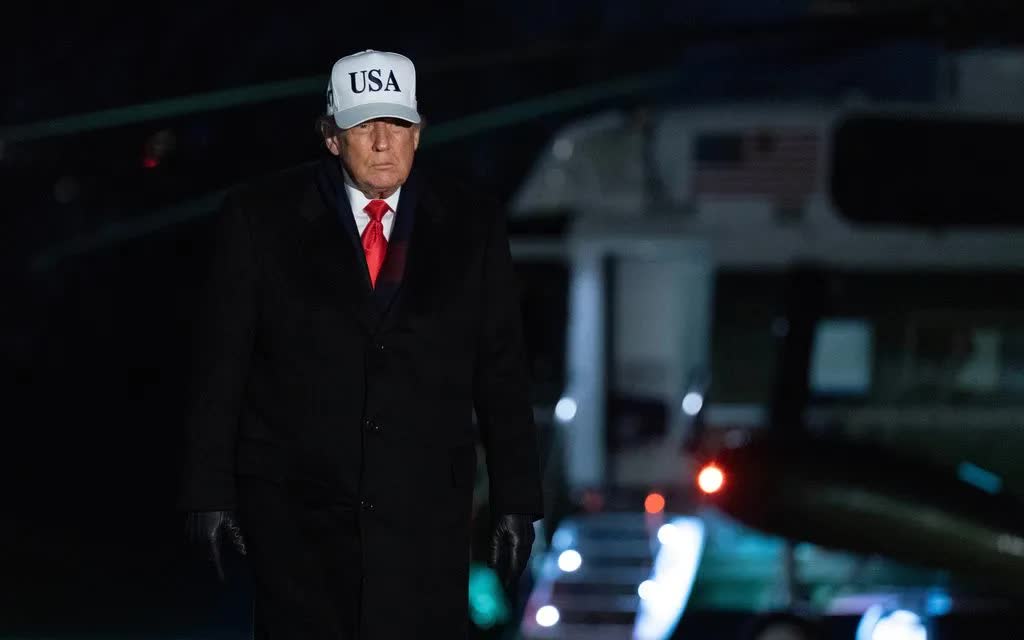 Tỷ lệ ủng hộ Tổng thống Donald Trump giảm nhẹ - Ảnh 1.