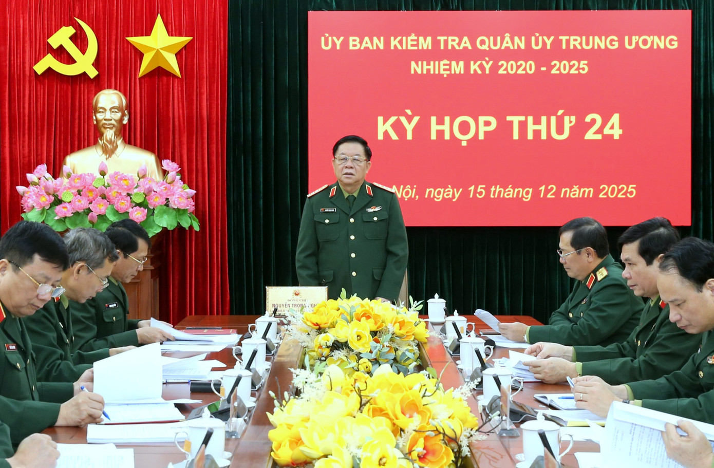 Ủy ban kiểm tra qu&acirc;n ủy trung ương c&oacute; nh&acirc;n sự mới: Thiếu tướng Đặng Văn Long nhậm chức - Ảnh 2.