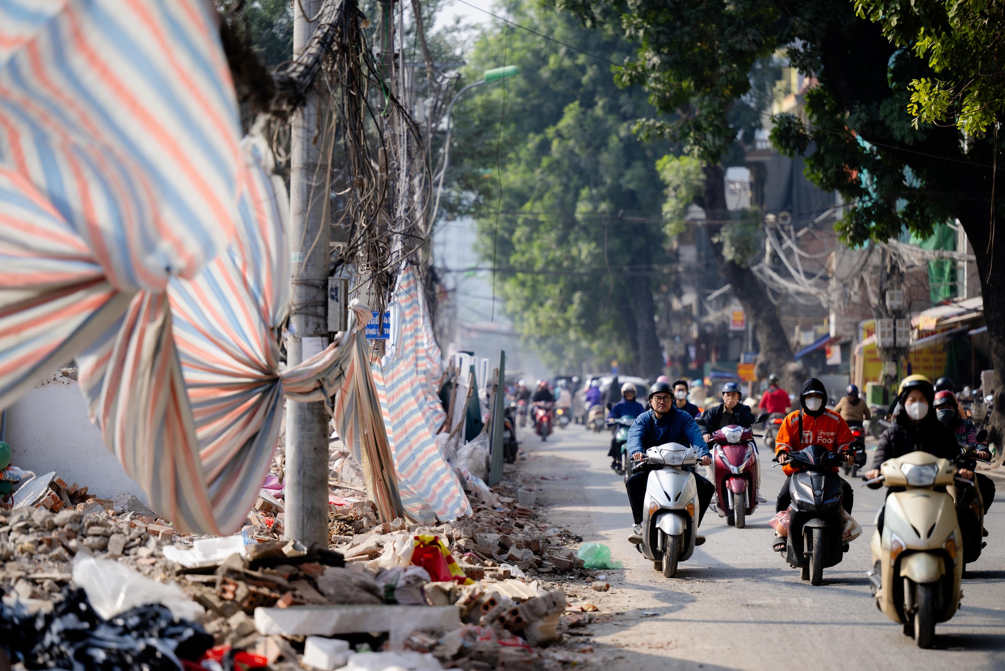 Toàn cảnh hiện trạng đường Đê La Thành sau khi được giải toả để xây đường vành đai 1- Ảnh 1. Toàn cảnh hiện trạng đường Đê La Thành sau khi được giải toả để xây đường vành đai 1- Ảnh 1.