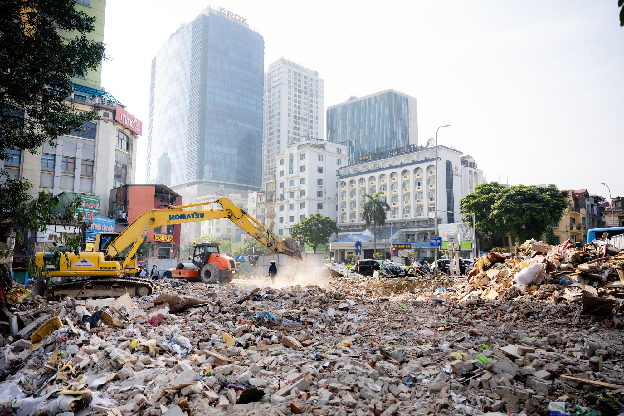 Toàn cảnh hiện trạng đường Đê La Thành sau khi được giải toả để xây đường vành đai 1- Ảnh 13. Toàn cảnh hiện trạng đường Đê La Thành sau khi được giải toả để xây đường vành đai 1- Ảnh 13.