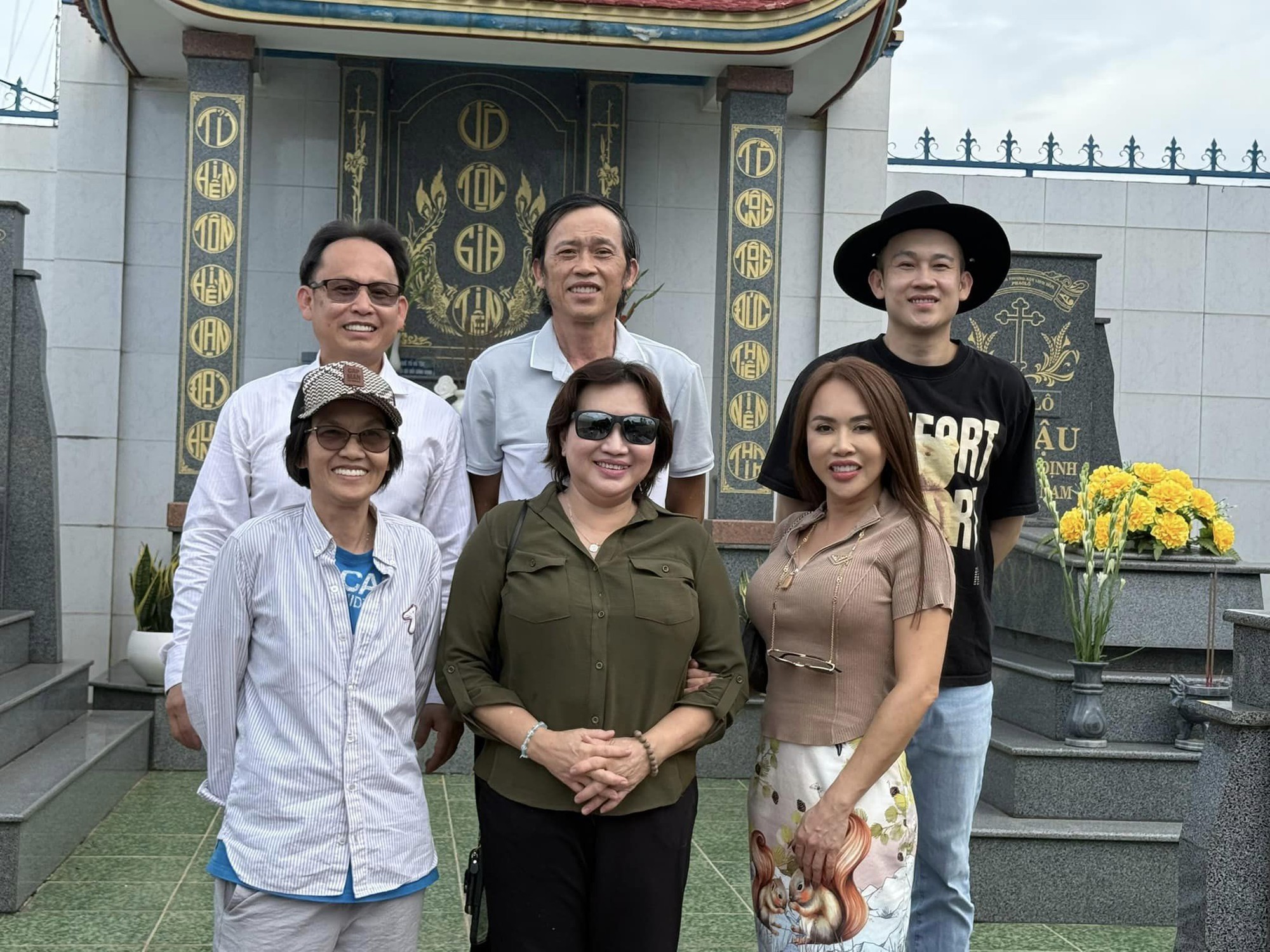 Nam ca sĩ có nhà từ Việt Nam đến Mỹ: 41 tuổi chưa vợ, muốn cưới 1 người như "tình cũ" của Trấn Thành - Ảnh 2. Nam ca sĩ có nhà từ Việt Nam đến Mỹ: 41 tuổi chưa vợ, muốn cưới 1 người như "tình cũ" của Trấn Thành - Ảnh 2.