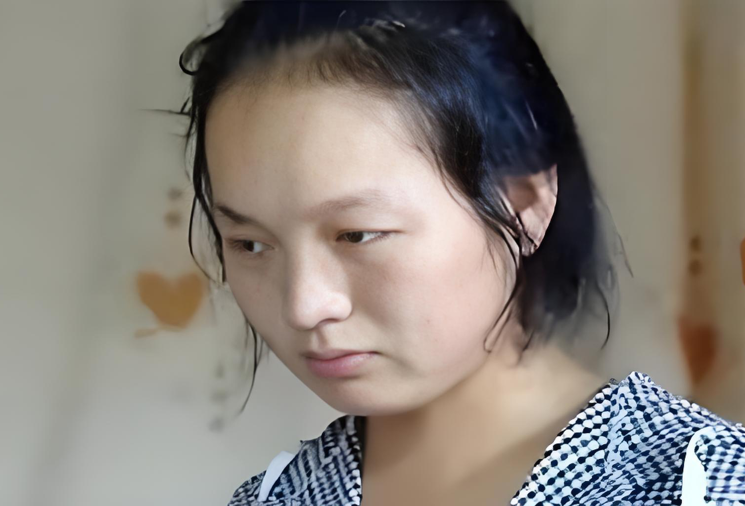 Nữ sinh thi đỗ ĐH danh tiếng rồi lén nhận cha ruột là đại gia, biết sự thật, cha nuôi bật khóc: "Trả lại tôi phí nuôi dưỡng!"- Ảnh 2.