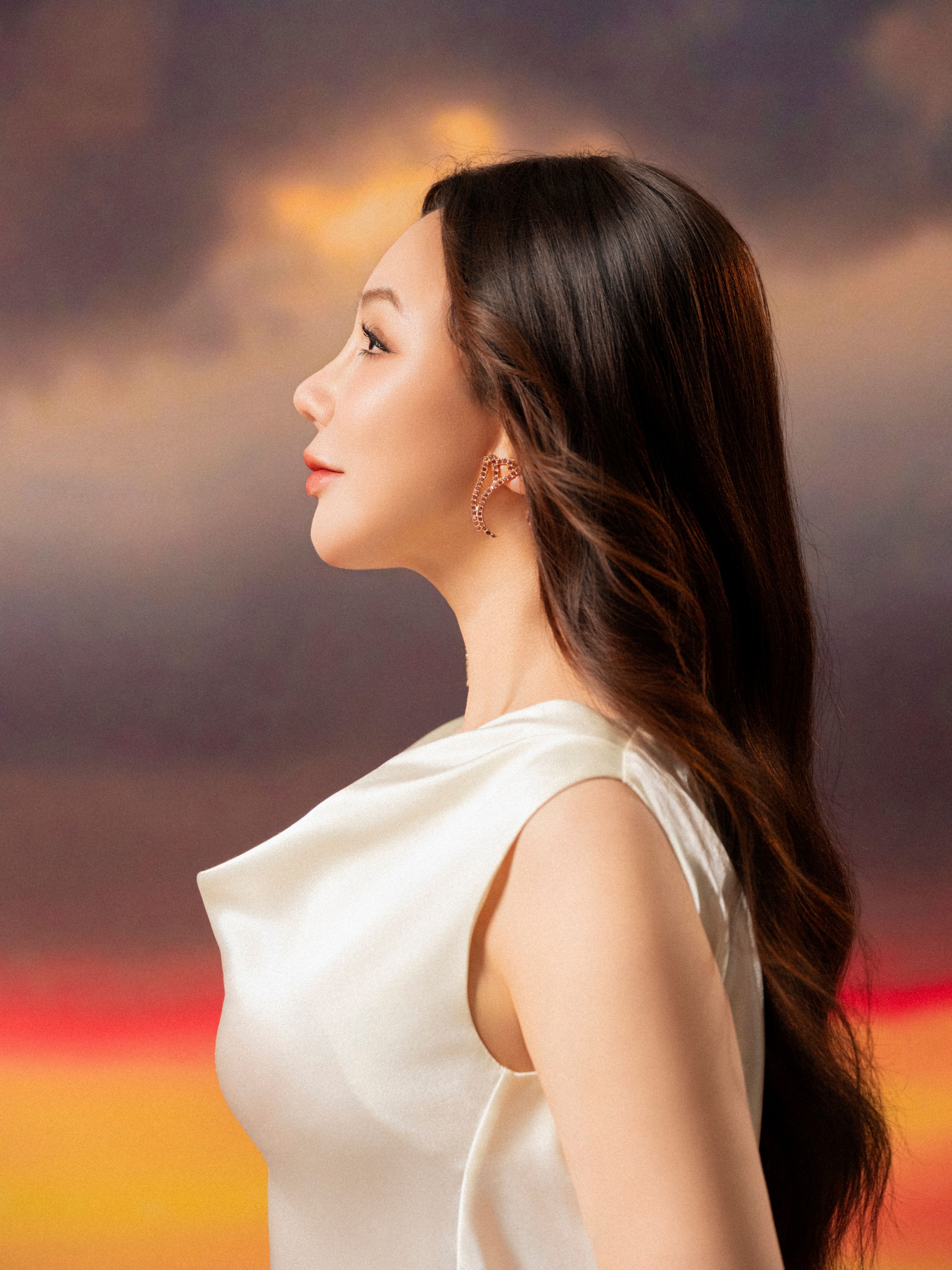 Hồ Quỳnh Hương 11 năm kín tiếng: Chúng tìm đến tôi như sự sắp đặt của duyên số, lúc tâm hồn yếu đuối - Ảnh 1. Hồ Quỳnh Hương 11 năm kín tiếng: Chúng tìm đến tôi như sự sắp đặt của duyên số, lúc tâm hồn yếu đuối - Ảnh 1.